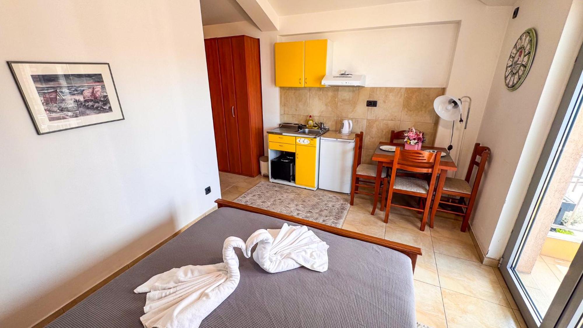 Qumi Apartments Tivat Exterior photo