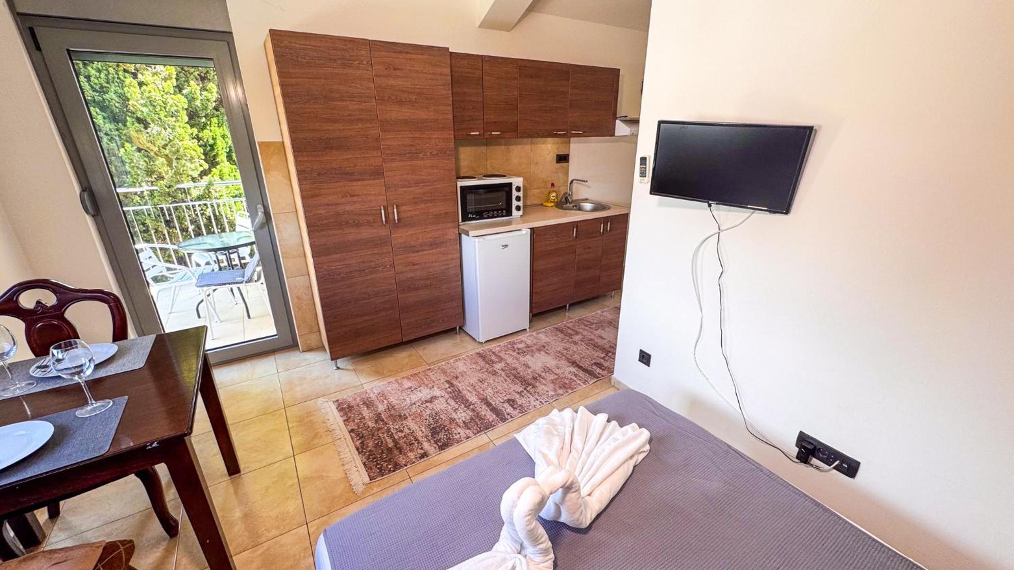 Qumi Apartments Tivat Exterior photo