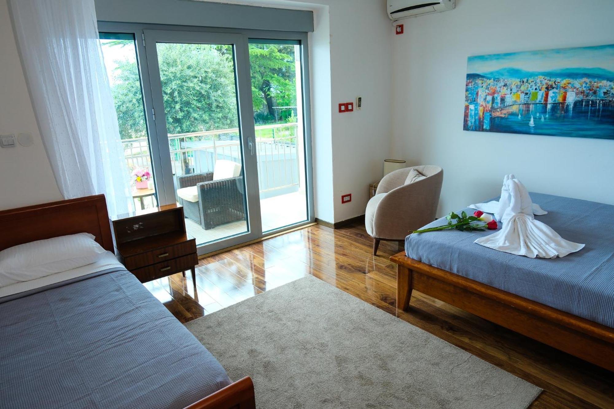 Qumi Apartments Tivat Exterior photo