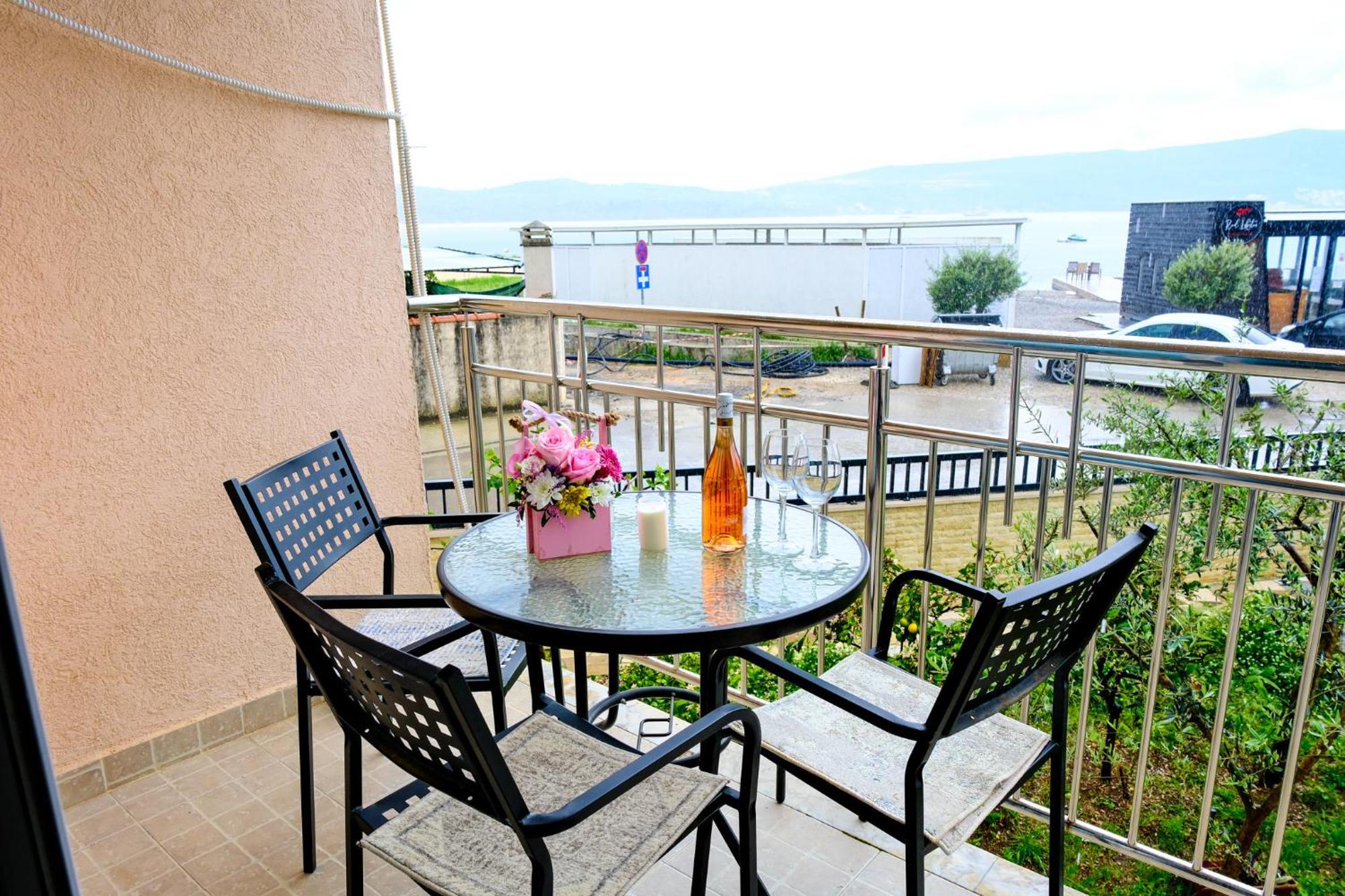 Qumi Apartments Tivat Exterior photo
