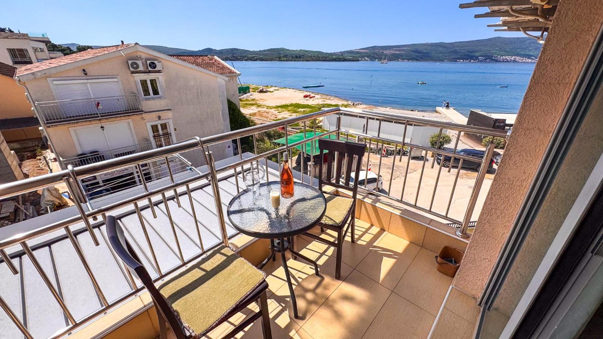 Qumi Apartments Tivat Exterior photo
